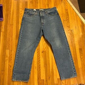 Levi’s Wedgie Straight blue jeans size 33 inseam 28 inches